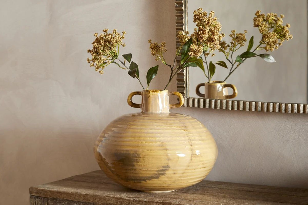 Hujan Vase