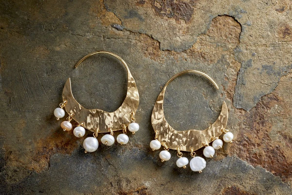 Parahu White Pearl Earrings