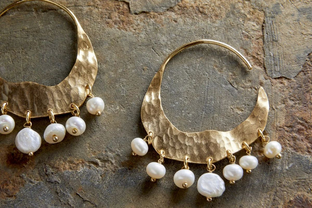 Parahu White Pearl Earrings