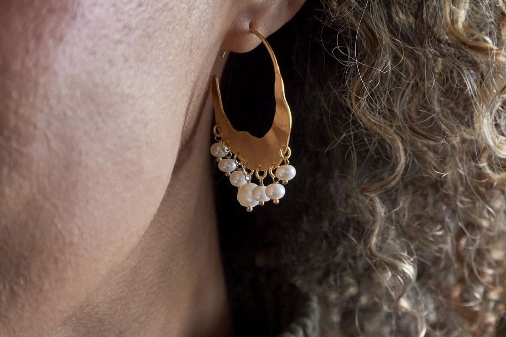 Parahu White Pearl Earrings