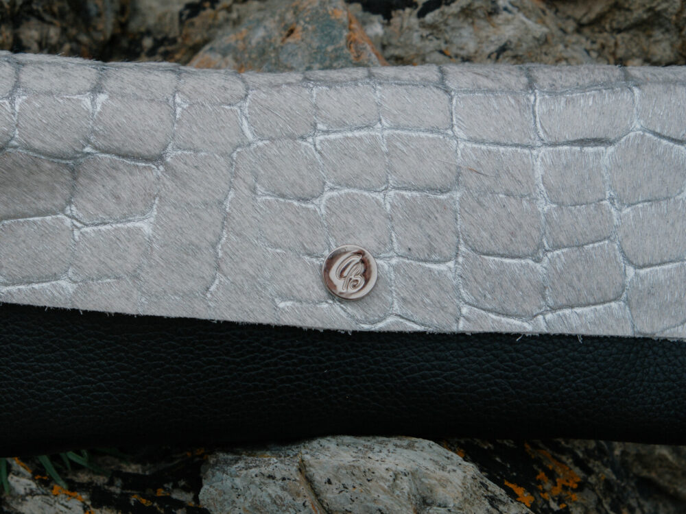 Pwrs Lledr | Caregos Arian - Image 3