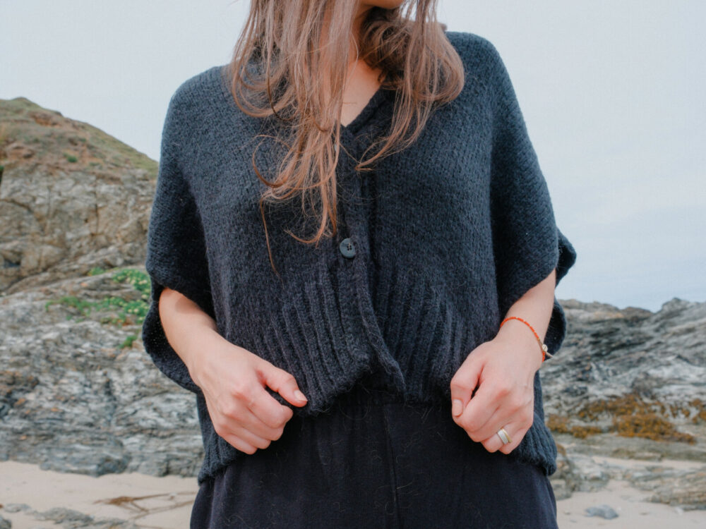 Neirami Buttoned Poncho | Black - Image 3