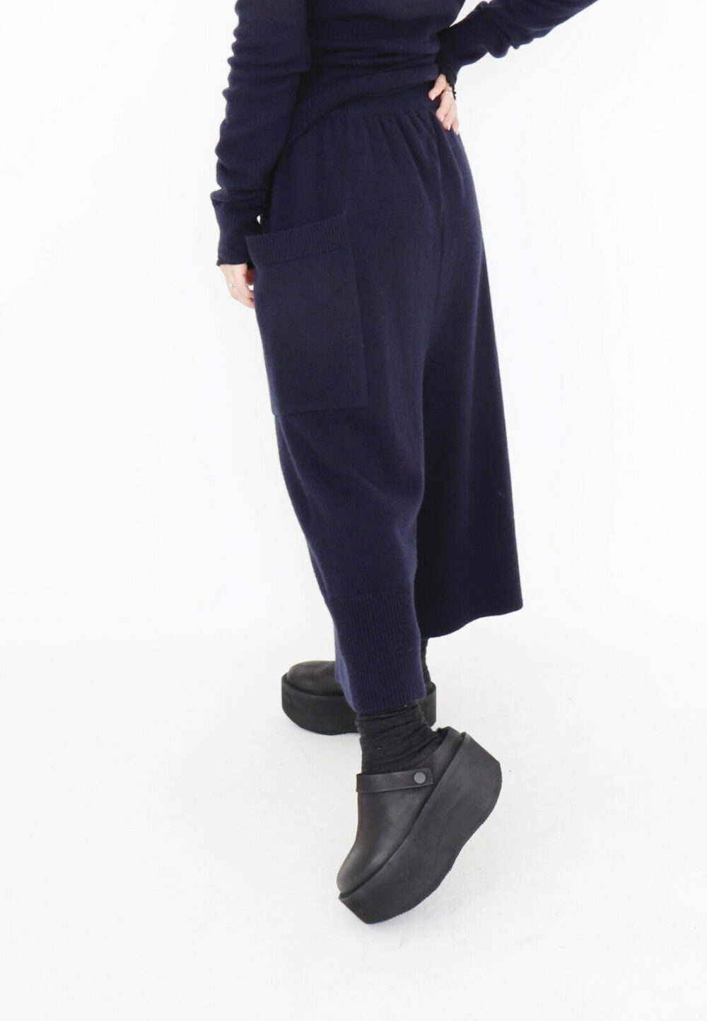 Sort Aarhus Cropped Trousers | Navy - Image 2