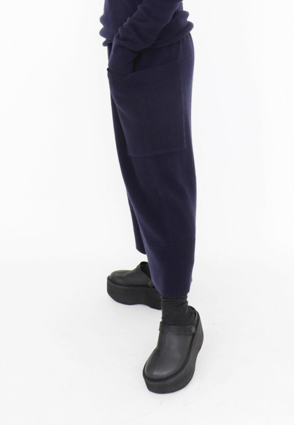 Sort Aarhus Cropped Trousers | Navy - Image 3