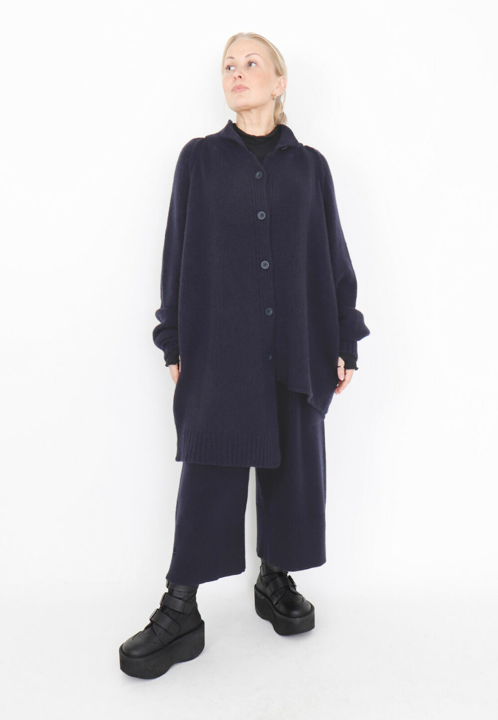 Sort Aarhus Knitted Cardigan | Navy - Image 2